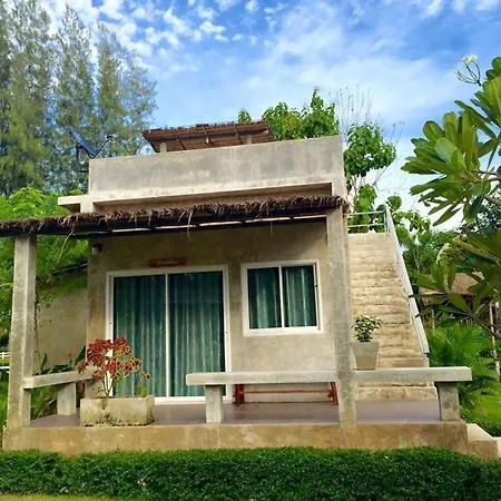 บ้านไร่แสงเดือน รีสอร์ท