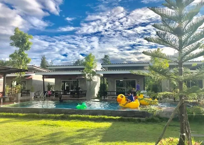 บ้านไร่แสงเดือน รีสอร์ท บ้านคา