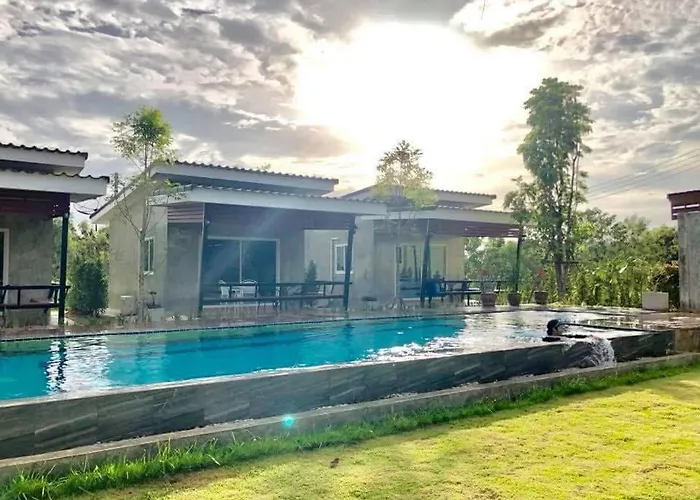 บ้านไร่แสงเดือน รีสอร์ท บ้านคา