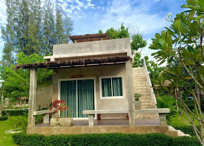 บ้านไร่แสงเดือน