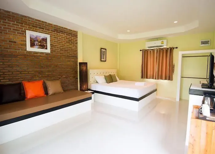 บ้านไร่แสงเดือน *