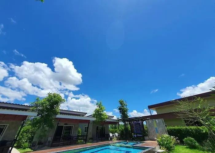 รีสอร์ท บ้านไร่แสงเดือน