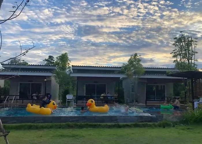 บ้านไร่แสงเดือน รีสอร์ท
