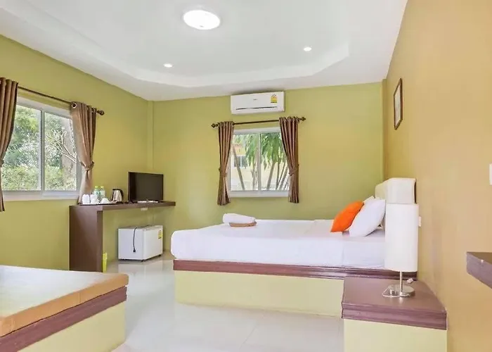 บ้านไร่แสงเดือน รีสอร์ท