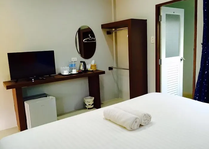 บ้านไร่แสงเดือน รีสอร์ท