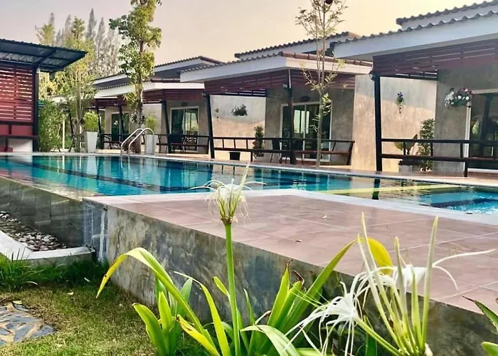 บ้านไร่แสงเดือน บ้านคา