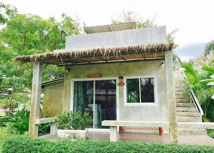 บ้านไร่แสงเดือน รีสอร์ท