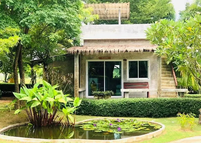 รีสอร์ท บ้านไร่แสงเดือน