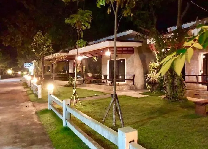 รีสอร์ท บ้านไร่แสงเดือน บ้านคา