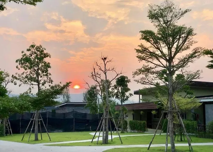 รีสอร์ท บ้านไร่แสงเดือน