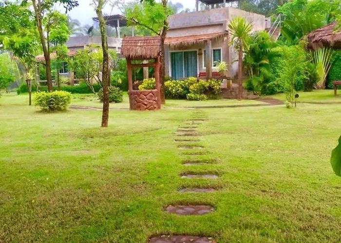 บ้านไร่แสงเดือน * บ้านคา