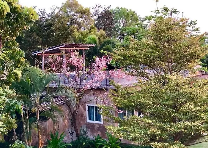 รีสอร์ท บ้านไร่แสงเดือน บ้านคา
